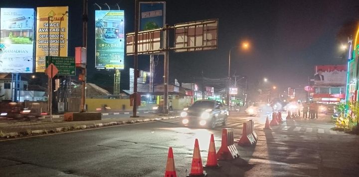 Kondisi arus lalu lintas di Simpang Padalarang, KBB . Hendra Hidayat/Pojokbandung.com