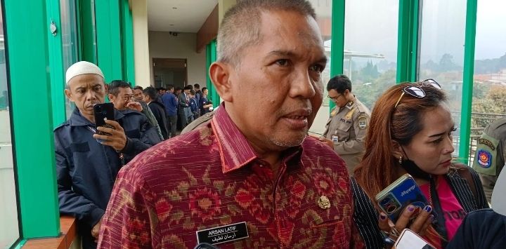 Pj Bupati Bandung Barat, Arsan Latif memberikan keterangan pers. Dok Prokopim KBB