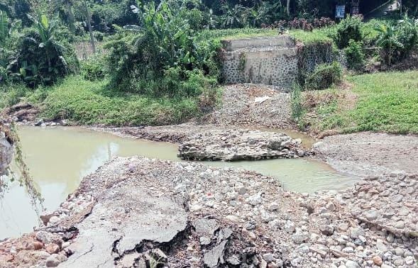 Empat Bulan Terputus Jembatan Penghubung Antar Desa Di Subang Ini Belum Diperbaiki Hingga