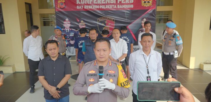 Kapolresta Bandung Kombes Pol Kusworo Wibowo mengungkap kasus kekerasan yang terjadi di Cicalengka.