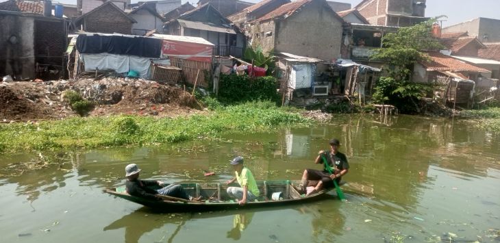 

lingkungan Bening Saguling Foundation saat melakukan pembersihan sungai cisangkuy Kabupaten Bandung. AGUNG EKO SUTRISNO/ POJOKBANDUNG