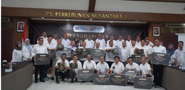 PT Perkebunan Nusantara I Regional 2 memberikan Penghargaan Kinerja SM I 2024, pada Senin (15/7).