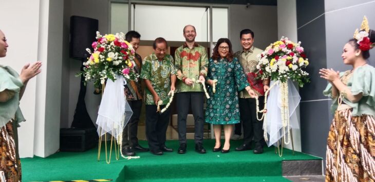 Prosesi peresmian relokasi kantor cabang Bandung ke lokasi yang lebih strategis dan mudah diakses oleh nasabah, yakni ke Jl. Pasir Kaliki No.81, Kota Bandung. (ist)