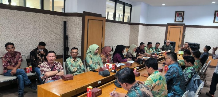 Bagian Administrasi Pembangunan Setda Kabupaten Bandung bersama BPJS Ketenagakerjaan Bandung Bojongsoang menggelar kegiatan evaluasi dan sosialiasi Simbangun serta Perlindungan Jamsostek bagi pekerja sektor jasa konstruksi, Rabu sampai Kamis (2 dan 3 Oktober 2024).