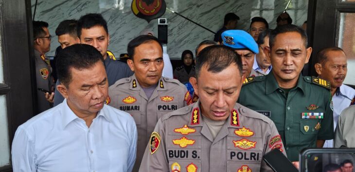 Kapolrestabes Bandung, Kombes Pol Budi Sartono, memberikan keterangan pers usai rapat koordinasi lintas sektoral Forkopimda di Aula Mapolrestabes Bandung, Kamis (19/12/2024) pagi. Foto: Diwan Sapta Nurmawan/Pojok Bandung