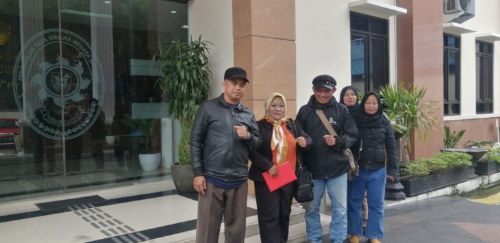 Aktivis Pembela Perempuan hadiri sidang gugatan di Pengadilan Tata Usaha Negara (PTUN) Bandung, Kamis, 27 Februari 2025.