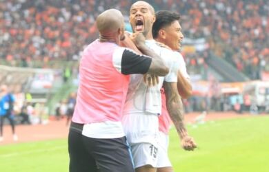 Pelatih Persib Bandung, Bojan Hodak Sebut Semua Pihak Harus Saling Menghormati, Termasuk Pemain dan Suporter