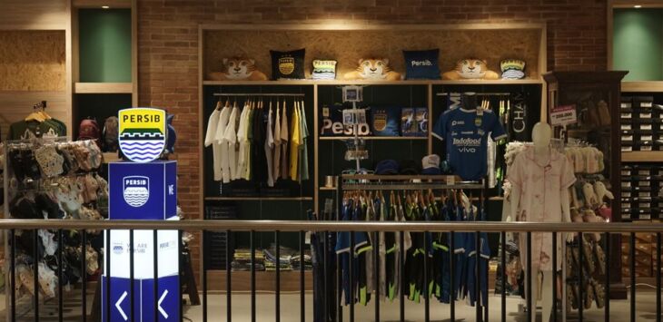 Cihuy! Persib Store kini hadir di Lantai 2 Kartika Sari Dago, Jalan Ir. H. Djuanda No. 85, Kota Bandung. Foto : persib.co.id