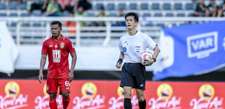 


Ko Hyung-jin, wasit elite AFC asal Korea Selatan. PSSI Terus Tingkatkan Kualitas, Wasit Asing Pimpin Sejumlah Pertandingan BRI Liga 1 dan Pegadaian Liga 2. Foto : Persebaya/PSSI
