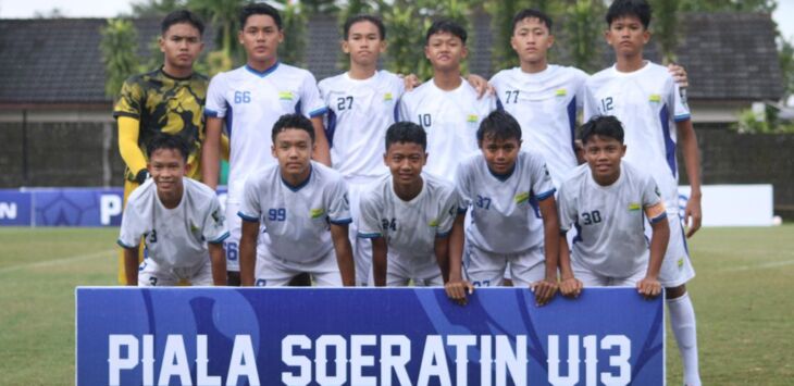 Persib U-13 saat beraksi pada Piala Soeratin 2025. Pelatih Persib U-13, Agi Maulana mengapresiasi kerja keras anak asuhnya meskipun hanya mampu menjadi runner-up Piala Soeratin 2025. Foto : persib.co.id

