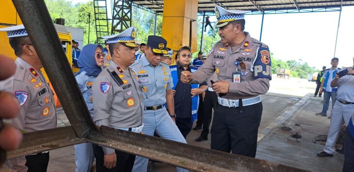 



Korps Lalu Lintas (Korlantas) Polri bakal mendalami penyebab pasti kecelakaan maut di Gerbang Tol Ciawi 2 yang terjadi pada Selasa (4/2/2025) malam.Radar Bogor

