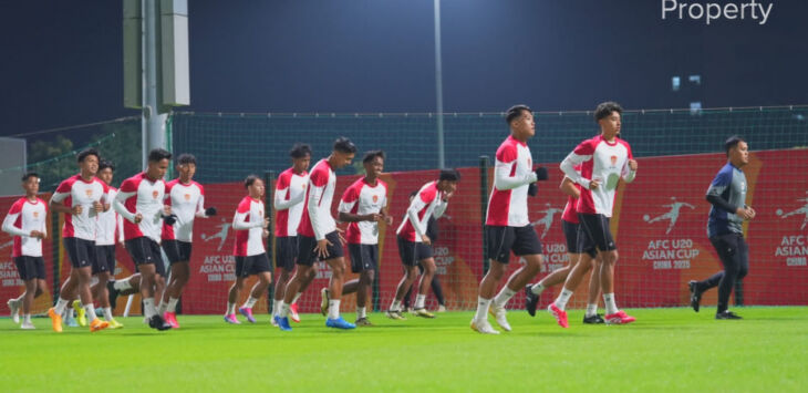 

Timnas Indonesia U-20 menjalani latihan perdana di Shenzhen Youth Football Training Base, Tiongkok, Senin (10/2/2025) malam. Foto : Dokumentasi PSSI
