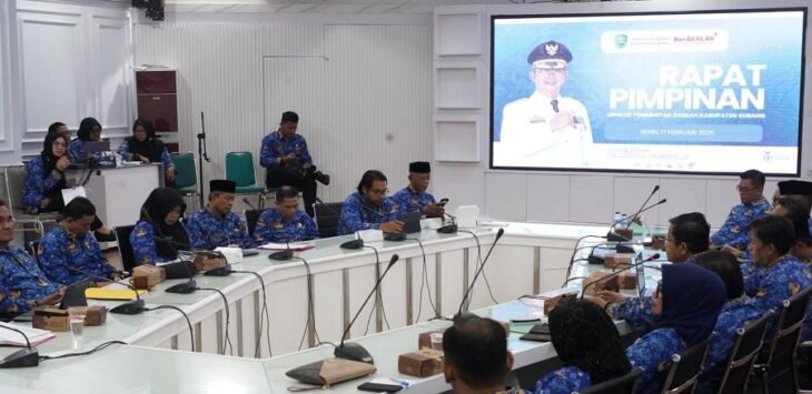 



Pj Bupati Subang, Ade Afriandi, saat memimpin Rapat Pimpinan (Rapim) terakhir masa jabatannya di Ruang Rapat Bupati Senin (17/02/2025). Foto : M.Anwar/Pojok Bandung
