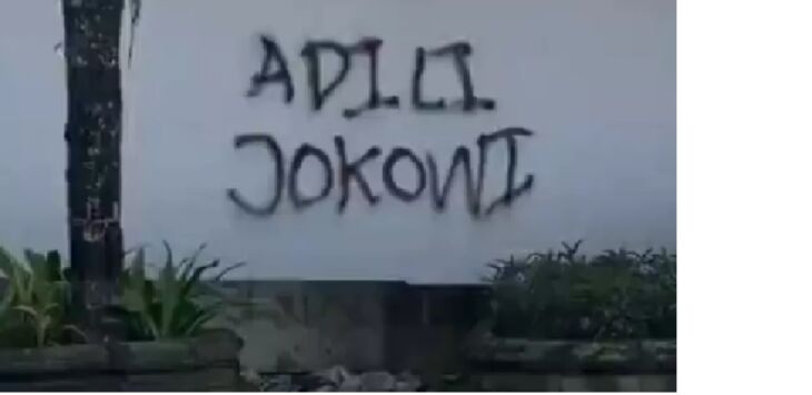 Vandalisme bertulisan ’’Adili Jokowi” bermunculan di berbagai daerah. Corentan dinding bertuliskan ’’Adili Jokowi” antara lain muncul di Solo, Jogjakarta, Kabupaten Sleman, Kabupaten Malang, dan Surabaya. Foto : Dokumentasi Radar Bogor

