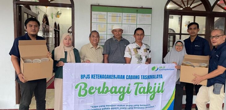 BPJS Ketenagakerjaan Cabang Tasikmalaya melaksanakan kegiatan Employee Volunteering dengan tema “Berbagi Takjil” yang dilaksanakan di Masjid Al Hikmah Jl. Setiarasa Kelurahan Sukamulya Kota Tasikmalaya.Foto : Dok. BPJS Kesehatan Tasikmalaya