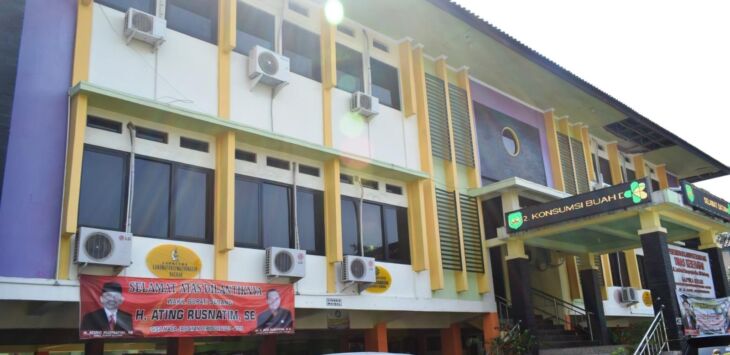 



Kantor Dinkes Subang. Kepala Bidang P2P Dinas Kesehatan Subang dr.Indriati Oetama Targetkan Kesembuhan Penderita TBC Tahun Ini 90 Persen. Foto : For Pojok Bandung
