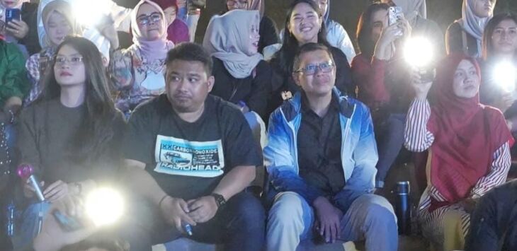 
Bupati Subang Reynaldy bersama Istri di acara Subang Fest 2025 suses digelar di Amphitheater Alun-alun Subang, Sabtu malam (26/04/2025). Foto :. M.Anwar/Pojok Bandung
