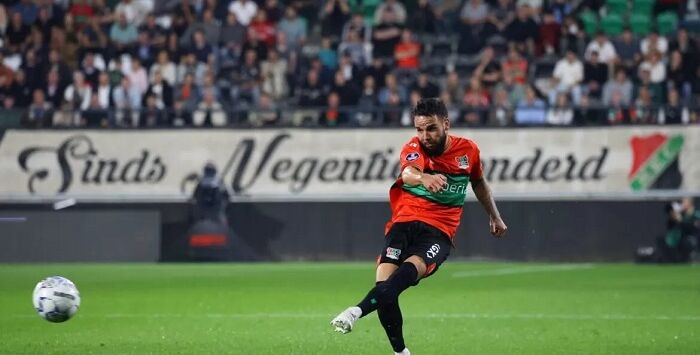 Bek kiri Timnas Indonesia Calvin Verdonk beraksi bersama NEC Nijmegen. Foto : Dok. NEC Nijmegen