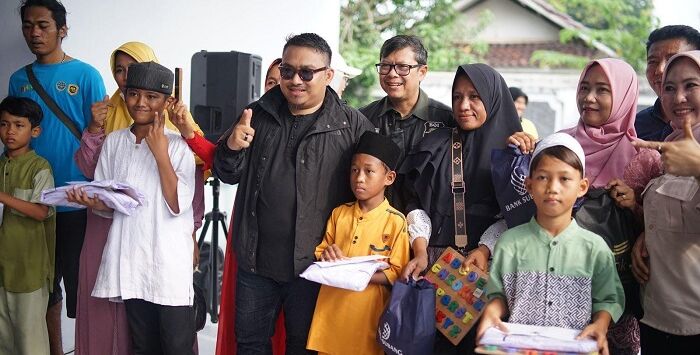 



Bupati Subang Reynaldy Putra Andita bersama Wakil Bupati Subang Agus Masykur meninjau kegiatan Khitanan Massal di Desa Sukamandi Jaya Ciasem Jumat (9/5/2025). Foto : M.Anwar/Pojok Bandung
