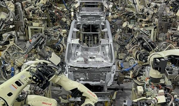 Pabrik mobil Daihatsu di Kyoto, Jepang, mengandalkan sistem robotika modern. Foto : Istimewa