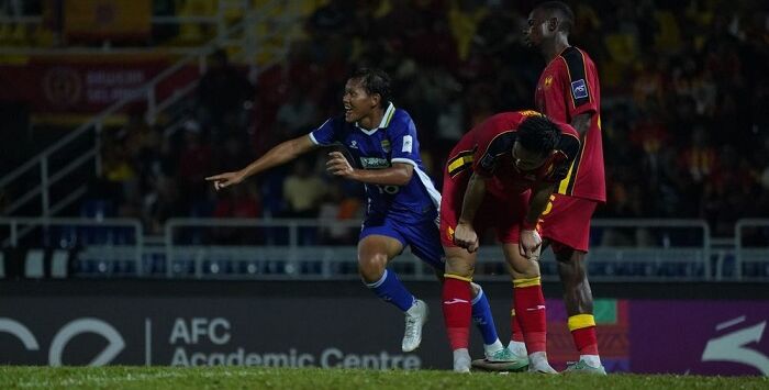 Gelandang Persib Bandung, Adam Alis mencetak gol ke gawang Selangor FC pada pertandingan keempat Grup G AFC Champions League Two 2025/26 di Stadion MBPJ Petaling Jaya, Malaysia, Kamis malam (6/11/2025). FOTO : DOKUMENTASI PERSIB

