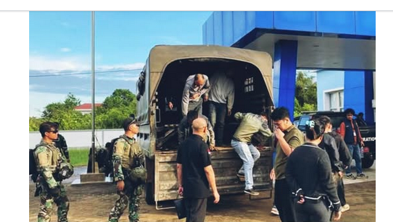 Buntut dari pengeroyokan terhadap personel TNI, 29 warga negara asing (WNA) asal Tiongkok diamankan di Kantor Imigrasi Kelas II Non-TPI Ketapang, Kalimantan Barat. Foto : Dokumentasi Facebook

