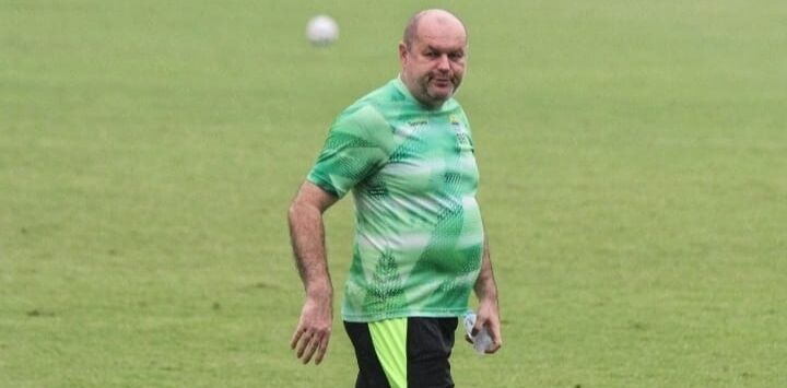 Pelatih Persib Bandung, Bojan Hodak saat memberikan arahan kepada skuad. Foto : Taofik Achmad Hidayat/pojokbandung.com