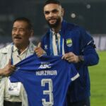 Pemain Belakang Persib Bandung Eliano Reijnders Tak Persoalkan Pergantian Posisi