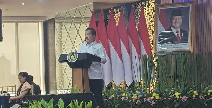 Menteri Imipas Agus Andrianto membuka kegiatan refleksi akhir tahun 2025. Menteri Imigrasi dan Pemasyarakatan (Imipas), Agus Andrianto, menyatakan mulai Januari 2026 pelaku kejahatan tertentu tidak lagi harus menjalani hukuman penjara, melainkan dapat dikenai sanksi kerja sosial. Foto : Febry/Jawa Pos
