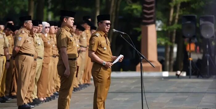 Bupati Bandung, Dadang Supriatna menyoroti permasalahan sampah diwilayahnya . Foto : Agung Eko Sutrisno / Pojok Bandung