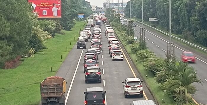 Kendaraan memadati kawasan Gerbang Tol Pasteur dan Sukajadi, Kota Bandung Kamis (14/5/2026). Foto-foto : Taofik Achmad Hidayat/Pojok Bandung.

