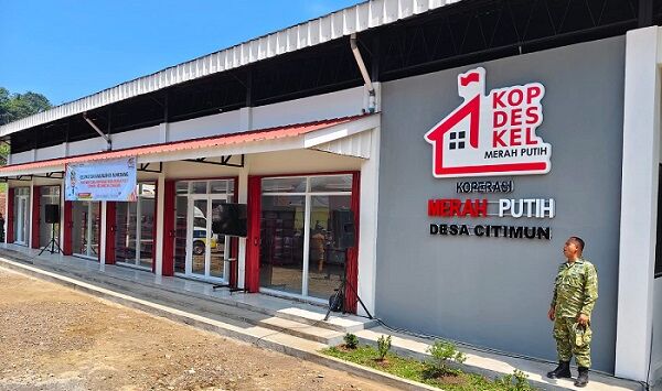 



Koperasi Desa Merah Putih Desa Citimun, jadi salah satu dari enam KDMP yang pembangunan fisiknya sudah rampung 100 persen. Foto : For Radar Sumedang/Pojok Bandung



