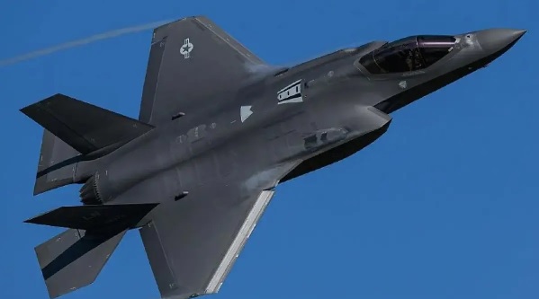 Militer Amerika Serikat (AS) melalui US Central Command (CENTCOM) melancarkan serangan “self-defense” di wilayah selatan Iran dekat Bandar Abbas pada Senin (25/5/ 2026). Foto : Istimewa

