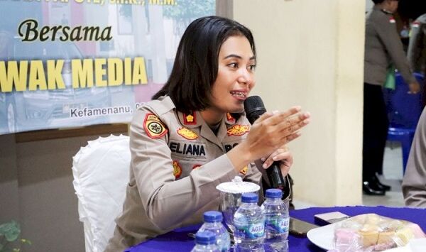 
Ilustrasi. Kapolres TTU AKBP Eliana Papote dalam acara silaturahmi dengan awak media Rabu (5/2/2025). Dok. Humas Polres Timor Tengah Utara


