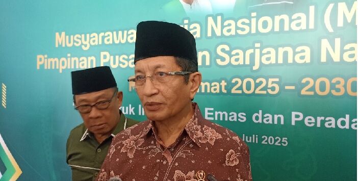 




Menteri Agama Nasaruddin Umar saat menghadiri Halaqah Musyawarah Kerja Nasional dan Pelantikan Pengurus Ikatan Sarjana Nahdlatul Ulama (ISNU) di Jakarta (30/7). Foto : Hilmi Setiawan/Jawa Pos.

