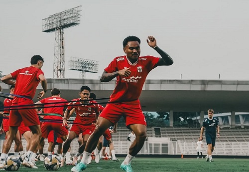 Saddil Ramdani saat berlatih bersama skuad Timnas Indonesia. Winger Persib Bandung, Saddil Ramdani, menyambut penuh rasa syukur kesempatan kembali memperkuat Timnas Indonesia. Foto : Dokumentasi Instagram/saddilramdanii


