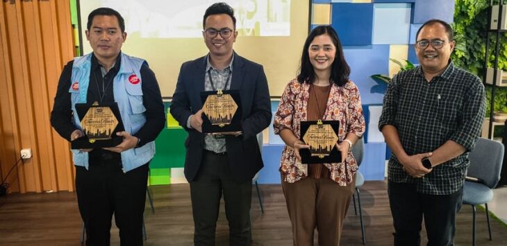 (ki-ka): Penyuluh Anti Korupsi PT Pegadaian (Persero), Didik Bintoro Seputro, Sales Business to Business Senior PT Pegadaian Area Tasikmalaya Muhammad Razhi, Divisi Pengawasan Perilaku Pelaku Usaha Jasa Keuangan dan Edukasi Perlindungan Konsumen OJK Jabar Friska Magdalena dan Kasubdit Sumberdaya DEMK-ITB Anton Wiguna usai talkshow bertajuk Financial Literacy on The Way – Finansial Mandiri Dimulai Hari ini, di ITB Jatinangor, Selasa (4/8/2026). (alfandy/mag)
