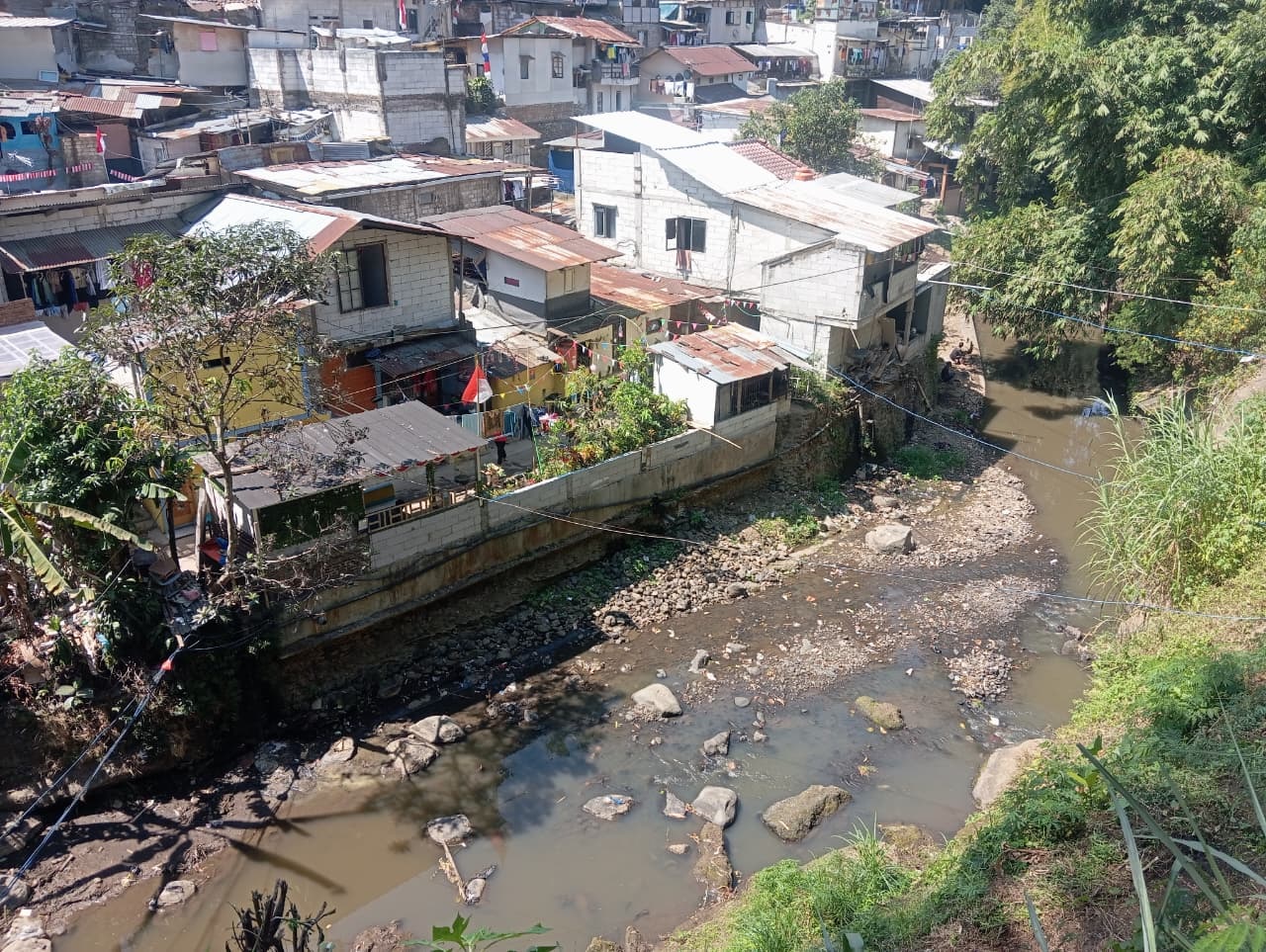 Sungai Cikapundung di Kota Bandung Menyusut Akibat Kemarau
