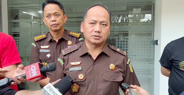 Kepala Pusat Penerangan Hukum Kejagung, Anang Supriatna saat memberikan keterangan kepada para jurnalis. Foto: M. Wahyudin/RM