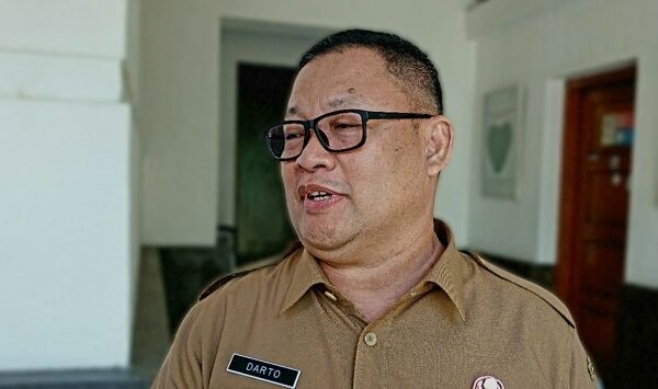 Kepala DLH Kota Bandung, Darto menjelaskan rencana pembangunan fasilitas pengolahan sampah berteknologi RDF Tipe 5 di kawasan Gedebage. Instalasi berkapasitas hingga 300 ton per hari ditargetkan mulai beroperasi Januari 2027. Foto : Diwan Sapta Nurmawan/Radar Bandung/ Pojok Bandung

