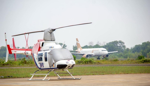 Tujuannya sebenarnya Palangka Raya, Kalimantan Tengah. Namun, pesawat Super Air Jet yang terbang dari Surabaya harus mendarat di Bandara Sepinggan, Balikpapan, Kalimantan Timur. Foto : Arief Prathama / Kalteng Pos/ Jawa Pos


