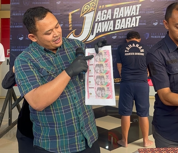 Polresta Bandung Bongkar Produksi Uang Palsu Rp1 Miliar di Ciparay, Kakak Beradik Ditangkap