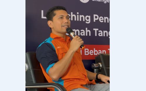Salva Yurivan Saragih, CEO PastiKlola saat peluncuran layanan pengangkutan sampah rumah tangga berbasis digital PastiKlola di wilayah Bandung Raya. Foto : For Pojok Bandung