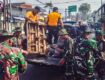 Cegah Banjir Susulan, Polsek Cisarua Rangkul Warga Bersihkan Sungai Cijenggal