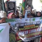 Ratusan Petani Geruduk Kantor Bupati Sumedang, Ini Tuntutan Mereka