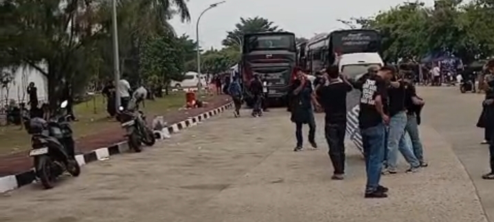 Jelang Laga Persib Bandung vs Garudayaksa, Bobotoh Mulai Berdatangan