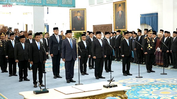 Presiden Prabowo Subianto melantik Menteri dan Wakil Menteri Kabinet Merah Putih sisa masa jabatan periode tahun 2024-2029 serta anggota Ombusdsman RI di Istana Negara, Jakarta, Kamis (1/10/2026). Foto : Tangkapan Layar Youtube/Sekretariat Presien

