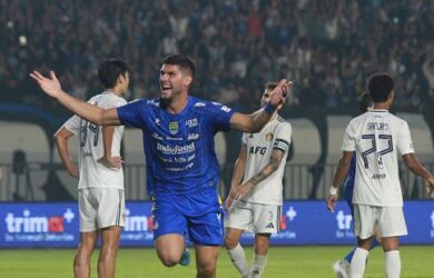 Madura United Lawab Persib Bandung, Rebutan Tempat di Papan Atas Super League